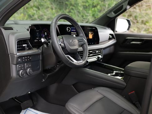 Used 2026 Chevrolet Tahoe Z71 w/ Comfort Package AWD/4WD image 9