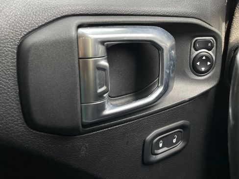 Used 2022 Jeep Gladiator Sport AWD/4WD image 11