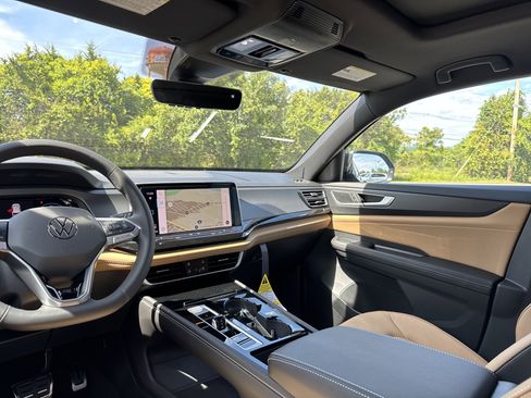 New 2026 Volkswagen Atlas Cross Sport SEL R-Line image 15