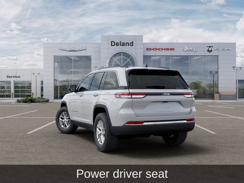 New 2025 Jeep Grand Cherokee Laredo image 4