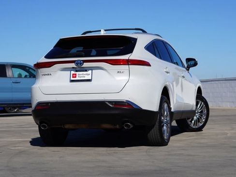 Used 2023 Toyota Venza XLE AWD/4WD image 7