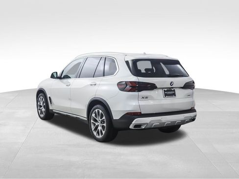 New 2026 BMW X5 xDrive40i w/ Executive Package image 3