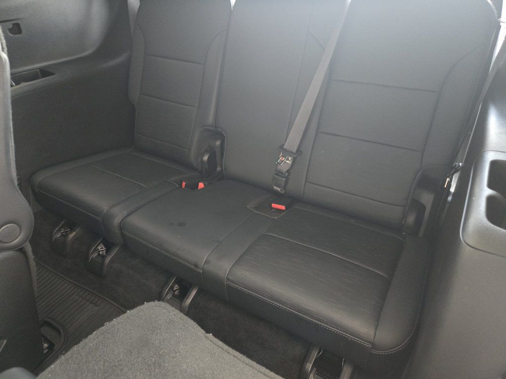 Used 2025 Buick Enclave Sport Touring w/ Power Package FWD image 35