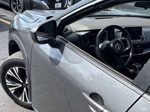 Used 2023 Nissan Rogue SV image 12