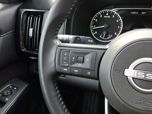 Used 2025 Nissan Pathfinder SV image 22