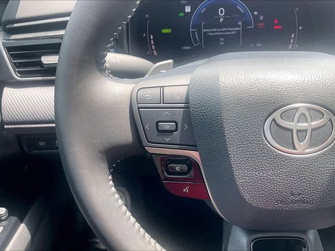 Used 2025 Toyota Camry SE w/ Convenience Package FWD image 23