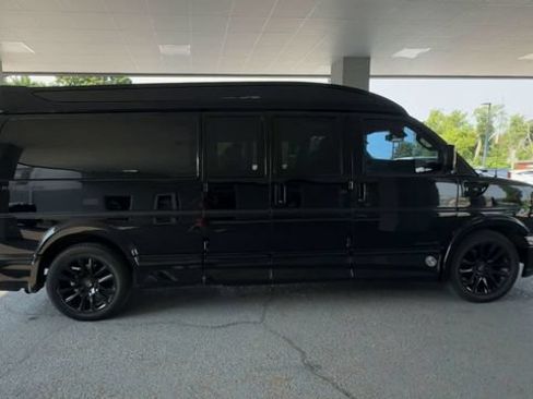 Used 2020 GMC Savana 2500 Extended w/ Enhanced Convenience Package RWD image 9