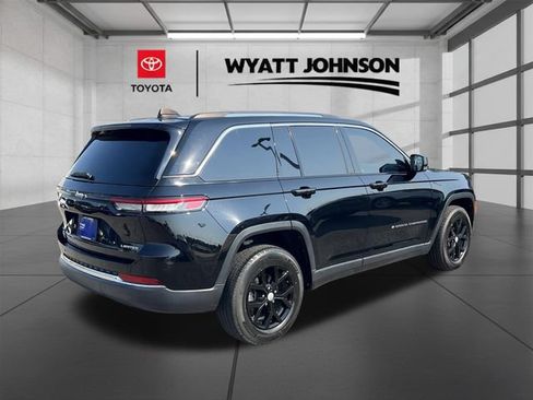 Used 2023 Jeep Grand Cherokee Limited AWD/4WD image 5