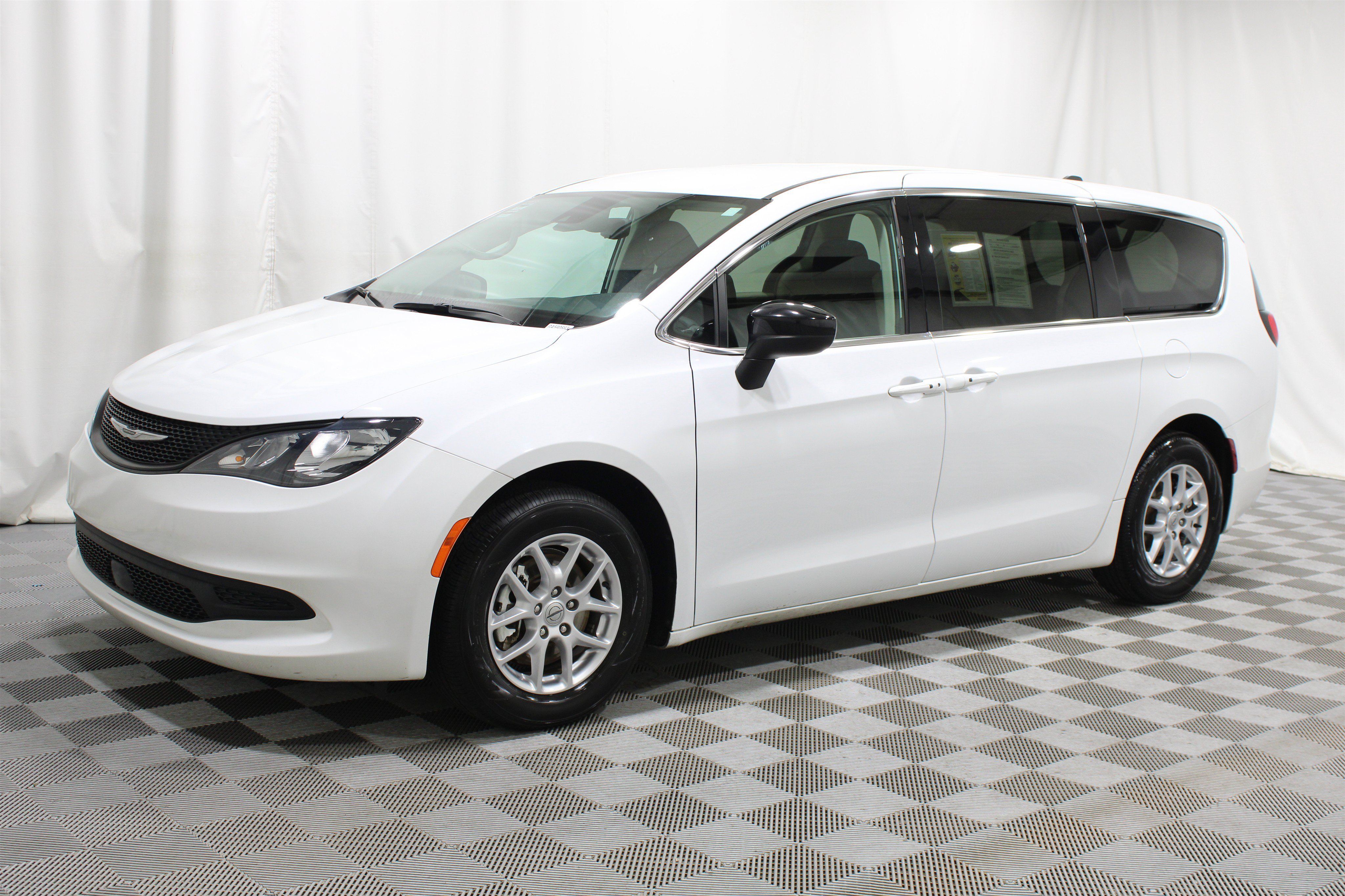 Used 2024 Chrysler Voyager LX FWD image 35