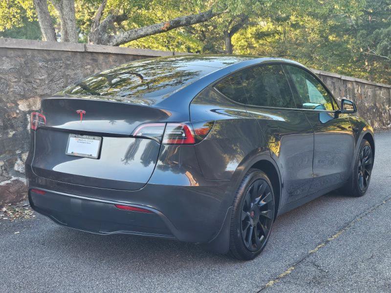 Used 2024 Tesla Model Y 2WD image 11