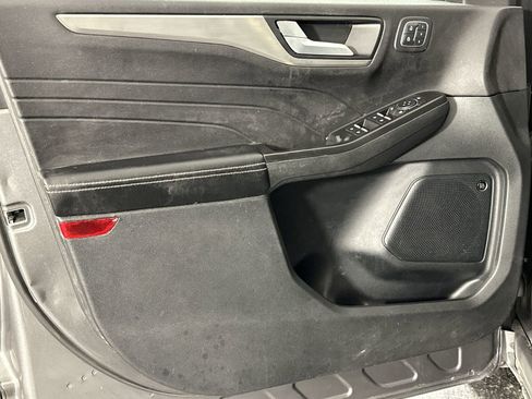 Used 2021 Ford Escape Titanium image 33