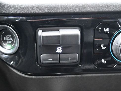 Used 2025 Chevrolet Silverado 2500 ZR2 w/ Technology Package image 24