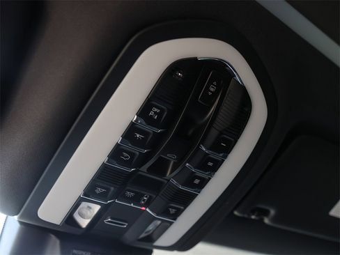 Certified 2025 Porsche Macan image 29