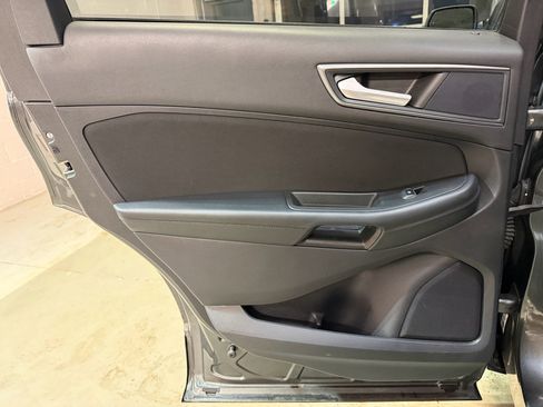 Used 2019 Ford Edge SE image 28