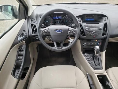 Used 2016 Ford Focus SE w/ SE Power Seat Package FWD image 15