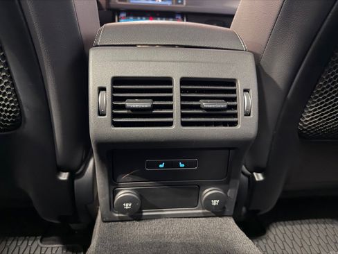 Used 2018 Jaguar XF S image 34