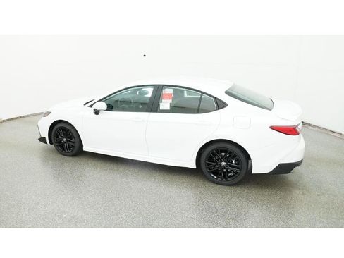 New 2026 Toyota Camry SE image 4