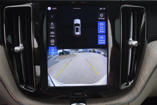 Used 2023 Volvo XC60 B5 Ultimate w/ Protection Package Premier FWD image 27