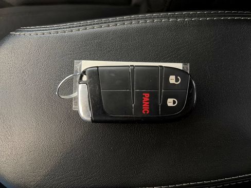 Used 2023 Jeep Renegade Latitude AWD/4WD image 36