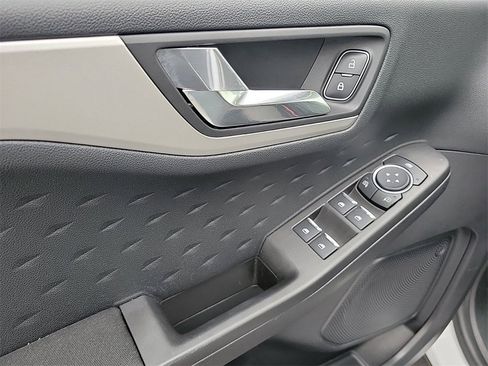 Used 2020 Ford Escape SE image 19