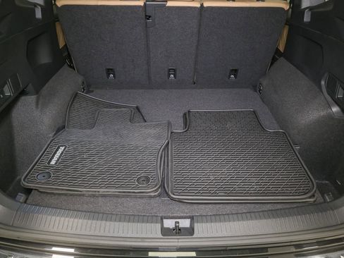 Used 2024 Volkswagen Tiguan SE AWD/4WD image 15