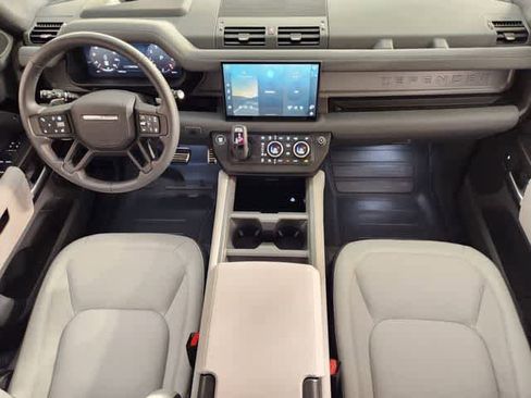 Used 2025 Land Rover Defender 130 V8 AWD/4WD image 4