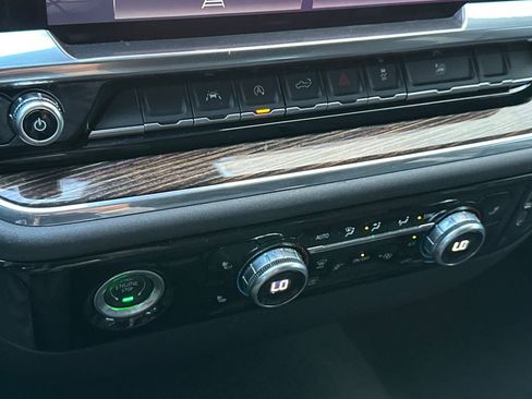 Used 2024 GMC Sierra 1500 Elevation image 27