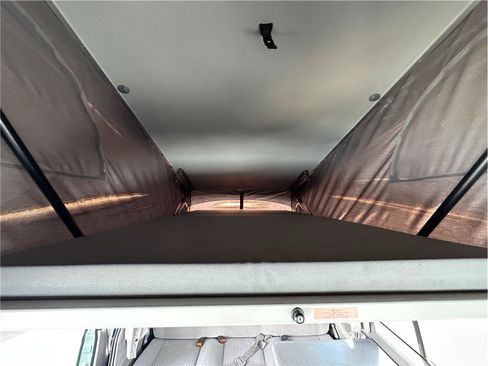 Used 2003 Volkswagen Eurovan MV FWD image 26