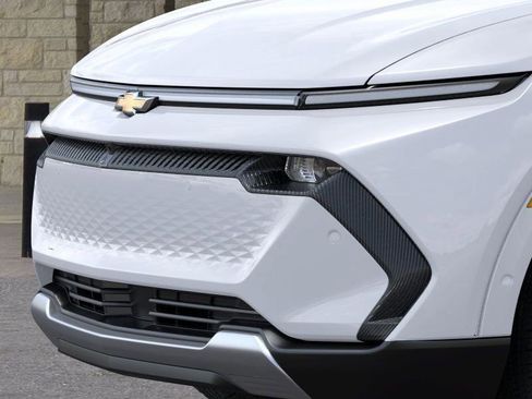 New 2025 Chevrolet Equinox EV LT image 13