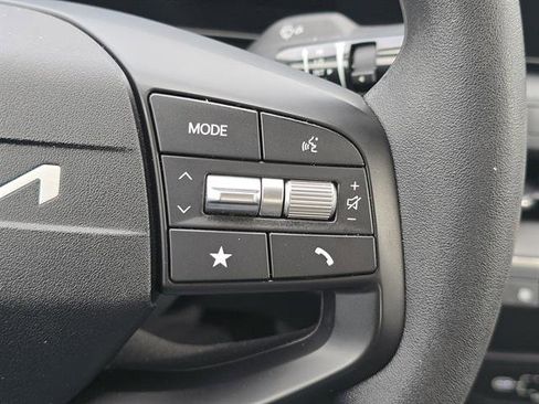 Used 2025 Kia K4 LX image 17