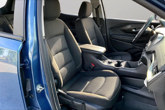 Used 2024 GMC Terrain SLE w/ Driver Convenience Package FWD image 7
