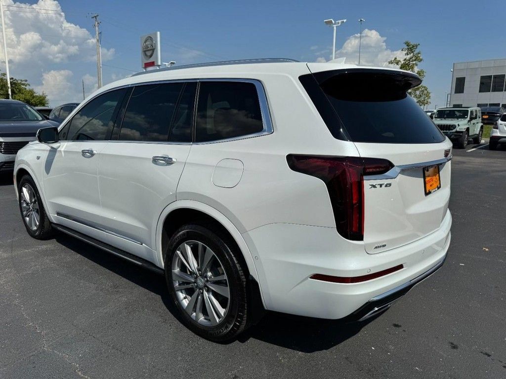 Used 2024 Cadillac XT6 Premium Luxury w/ Technology Package AWD/4WD image 5
