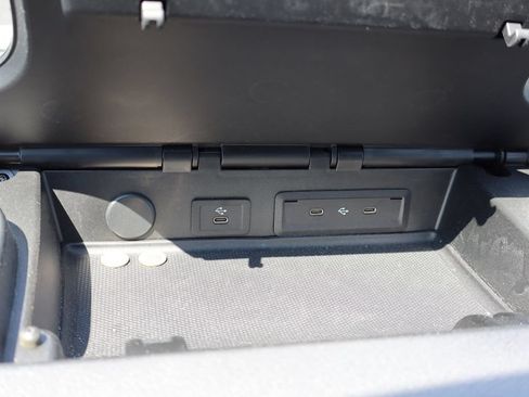 Used 2025 Mercedes-Benz Sprinter 2500 image 25