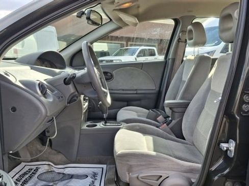 Used 2005 Saturn ION Level 3 w/ Travel Pkg image 2