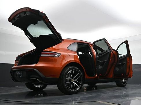 Certified 2025 Porsche Macan image 27