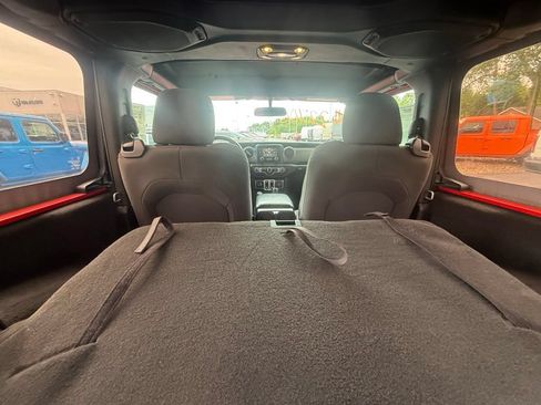 Certified 2019 Jeep Wrangler Sport AWD/4WD image 40