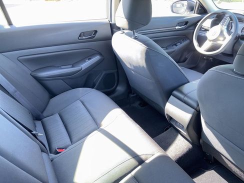 Used 2025 Nissan Altima 2.5 SV image 6