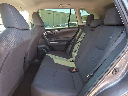 Used 2022 Toyota RAV4 LE image 10