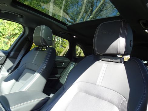 New 2025 Jaguar F-PACE R-Dynamic S image 17