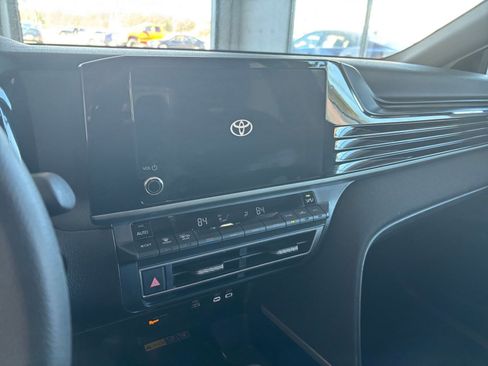 Used 2025 Toyota Camry LE image 27