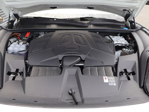 Certified 2026 Porsche Cayenne AWD/4WD image 29