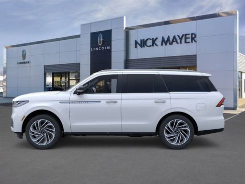 New 2026 Lincoln Navigator Reserve AWD/4WD image 3