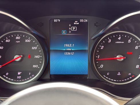 Used 2022 Mercedes-Benz GLC 300 4MATIC image 17