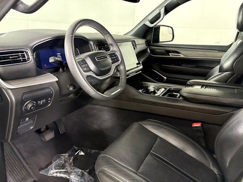 Used 2024 Jeep Wagoneer L Series II w/ Flexible Seating Group RWD image 23