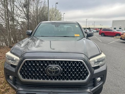 Used 2018 Toyota Tacoma TRD Off-Road w/ TRD Premium Off Road Package image 10