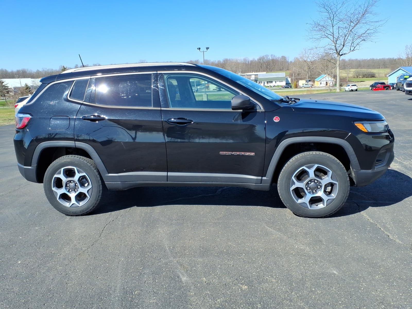 Used 2022 Jeep Compass Trailhawk w/ Trailhawk Convenience Group AWD/4WD image 4