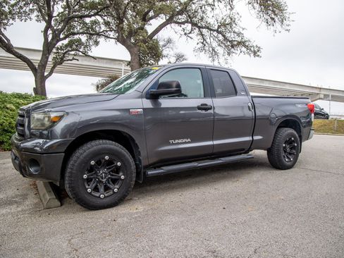 Used 2011 Toyota Tundra SR5 image 3