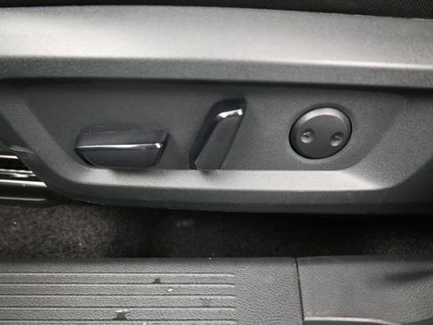 Used 2025 Nissan Rogue SV image 33