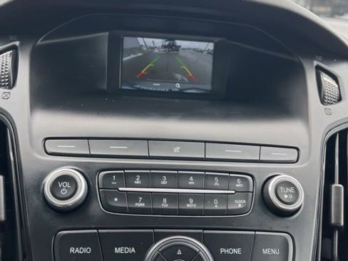 Used 2018 Ford Focus SE w/ SE Appearance Package image 45