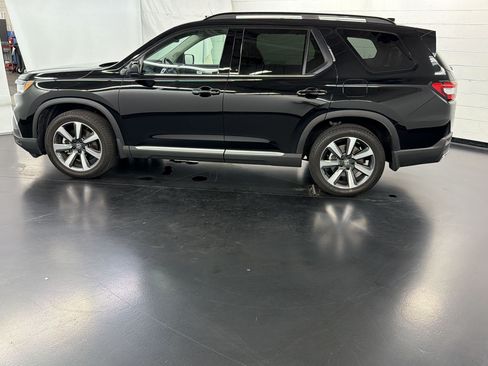 Certified 2025 Honda Pilot Touring image 2